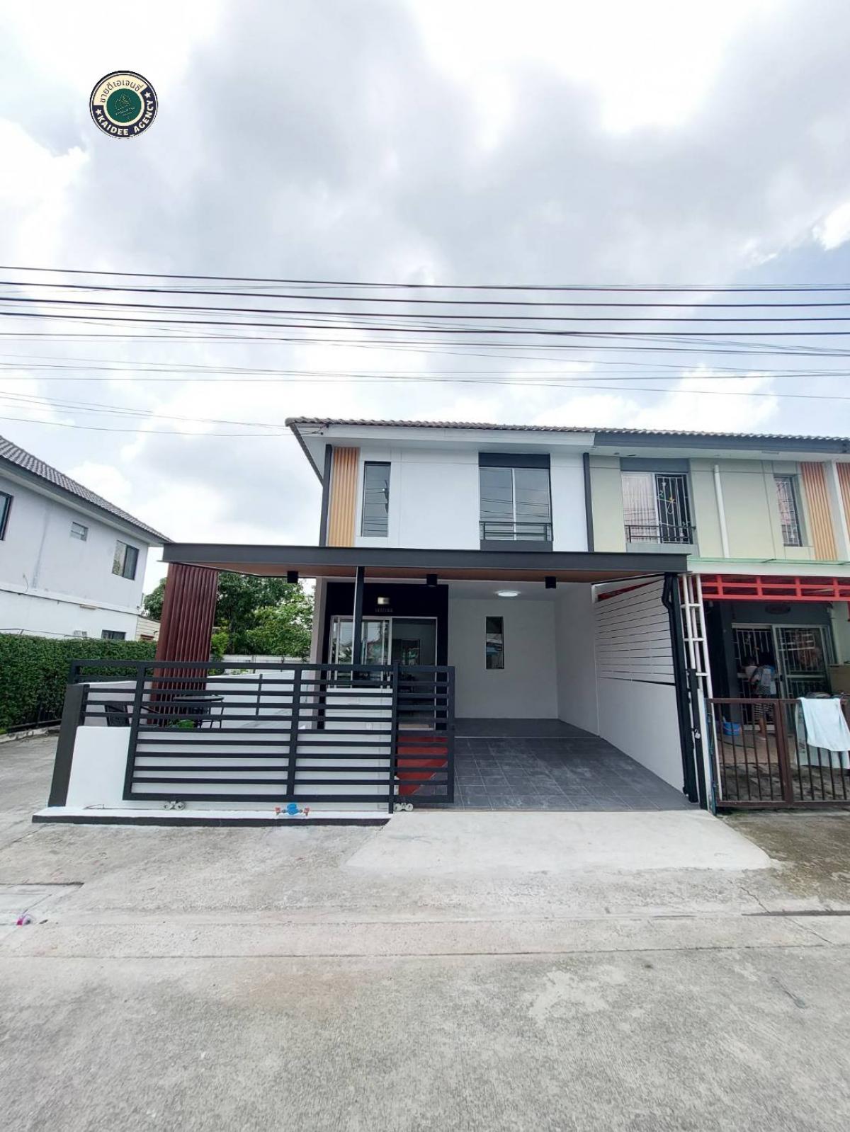 For SaleTownhouseLadkrabang, Suwannaphum Airport : 2-storey townhouse, Pruksa Village 105, Chalongkrung Lat Krabang, corner house, Nong Chok Market, Big C Nong Chok, Makro Nong Chok, King Mongkuts Institute of Technology Ladkrabang, Suvarnabhumi Bangkok University, Lotus