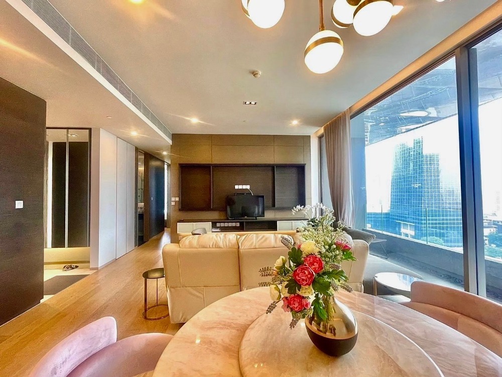 ให้เช่าคอนโดสีลม ศาลาแดง บางรัก : Saladaeng One ( For rent ) 2 bed 2 bath Size 110 q.m. rental 130,000 per month. nice view. Available Now!