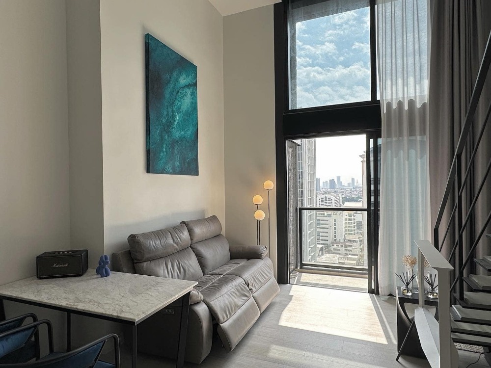 For RentCondoSilom, Saladaeng, Bangrak : For rent: The Lofts Silom, Double Height Loft Style room, 2 floors, 47 sq m.