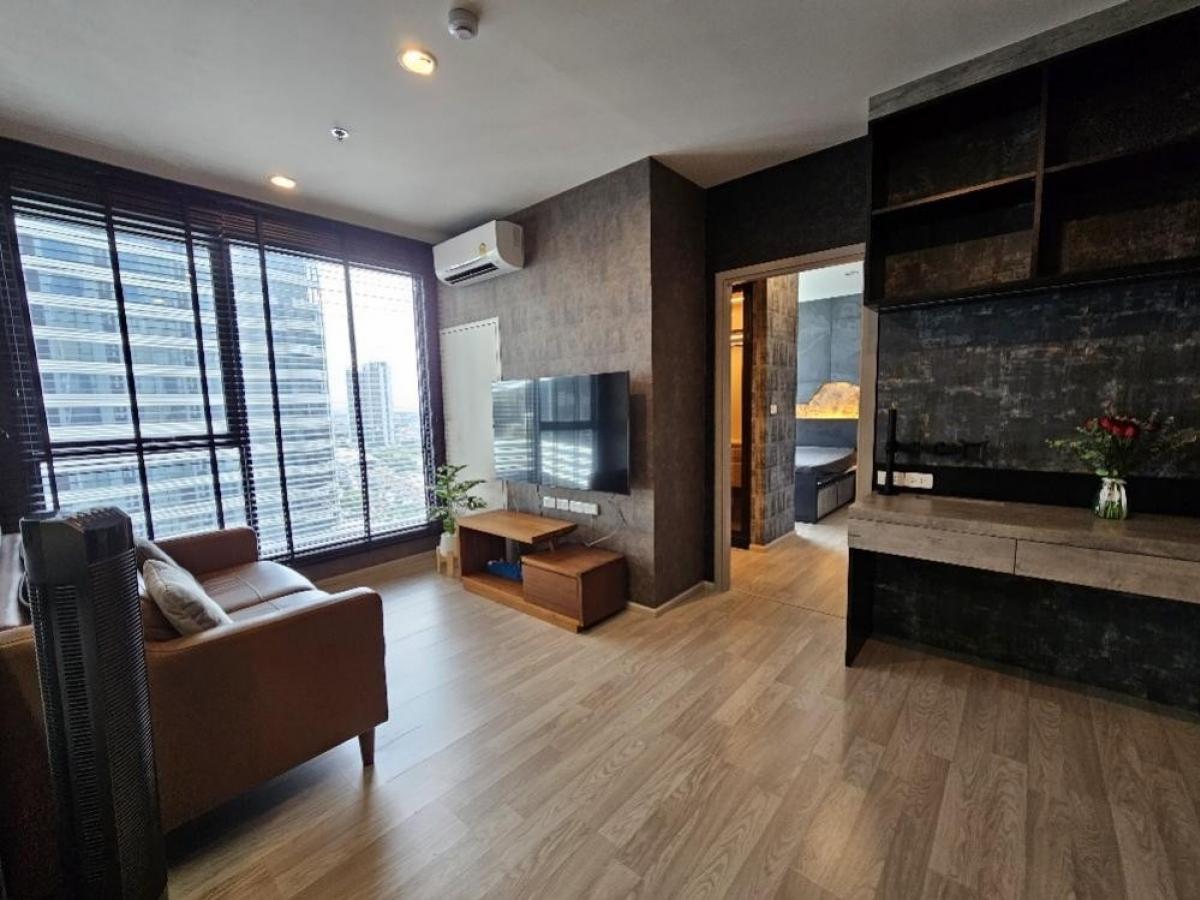 For SaleCondoBangna, Bearing, Lasalle : Luxury condo 40 sq m, beautifully decorated, fully furnished, walk-in closet and bathtub view from the bedroom.