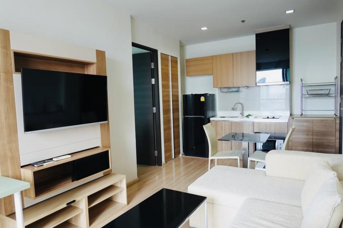 For RentCondoSathorn, Narathiwat : For Rent: Rhythm Sathorn Condo – Corner Unit with Stunning Chao Phraya River View, Fully Furnished, Ready to Move In