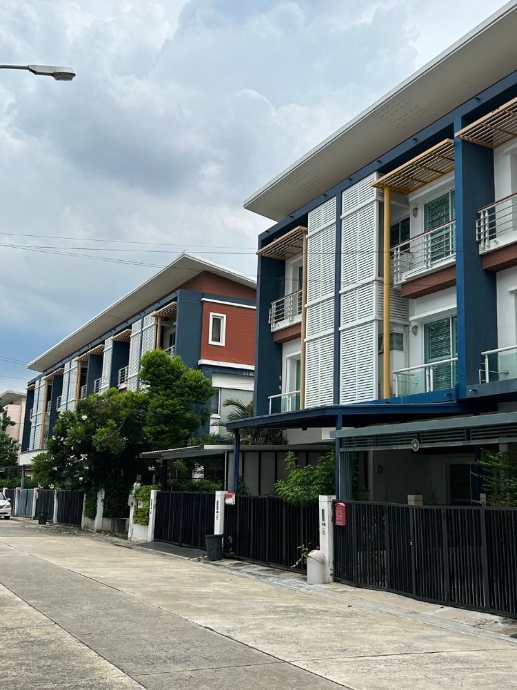 For RentHome OfficeVipawadee, Don Mueang, Lak Si : For Rent: Semi-Detached House in Chuan Chuen Modus Village, Vibhavadi – Great Location Home office, 3 floors, 24 sq. wah, near Laksi intersection, Don Mueang. Rental price: 30 KBaht