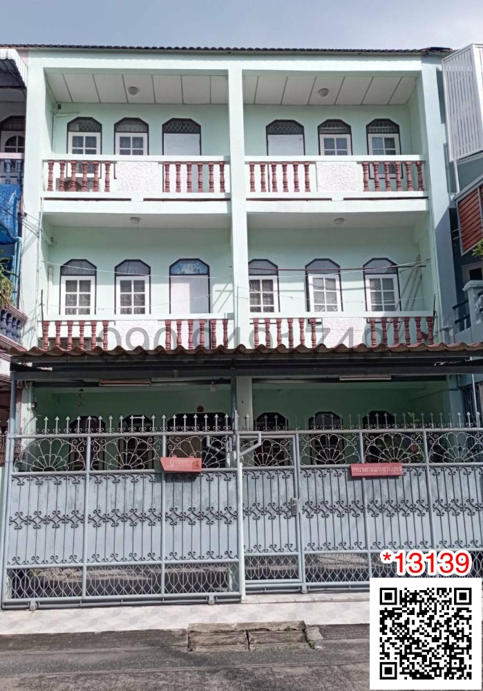 For RentTownhousePinklao, Charansanitwong : For rent: 3-storey townhouse, Soi Charan Sanitwong 12, near MRT Charan 13 Station, only 400 meters.