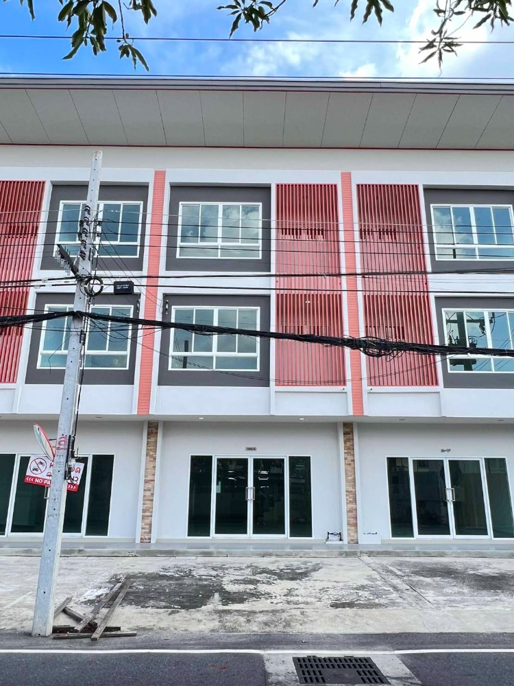 For SaleShophousePathum Thani,Rangsit, Thammasat : Very cheap for sale!! 3-storey commercial building, newly built, prime location, Soi Phahonyothin 62, near the BTS, Lotus, Save One Go Market, Don Mueang Airport