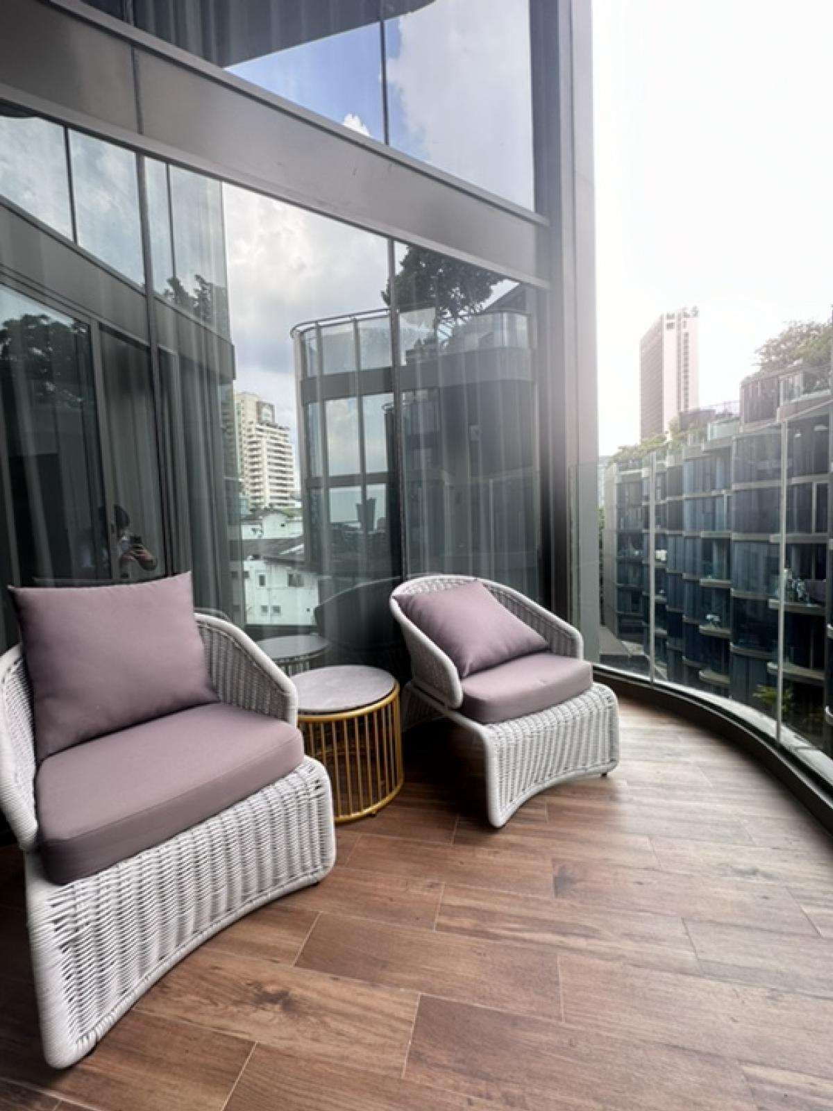 For RentCondoSukhumvit, Asoke, Thonglor : Nice condo, 160 sq m, 3 bedrooms, 150,000. Interested, call 0808144488.