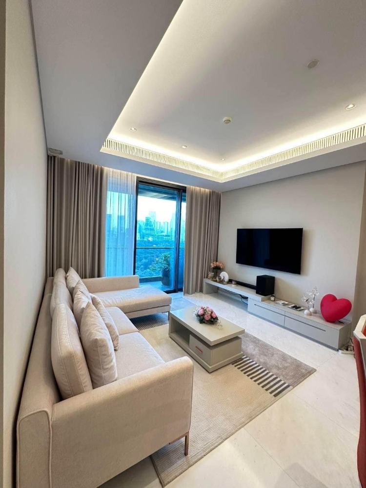 For RentCondoWitthayu, Chidlom, Langsuan, Ploenchit : ♦ Nice view ♦ 106.00 sq.m., Lumpini Park view | 2 beds 2 baths | Condo in the heart of the city, near BTS Ratchadamri 3 mins., Central Embassy 4 mins., BTS Ploenchit 5 mins