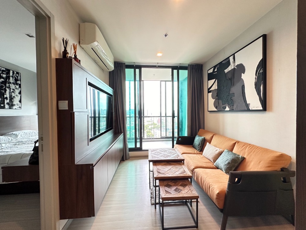 For RentCondoOnnut, Udomsuk : Condo for rent: Life Sukhumvit 62, near BTS Bang Chak and near the entrance/exit of Chalerm Maha Nakhon Expressway.