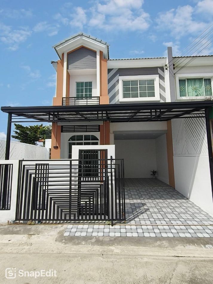 For SaleHouseMin Buri, Romklao : For sale: Townhome, end unit, rice field view, near main road, Khlong Song Ton Nun, Lat Krabang**Lancio Ramkhamhaeng, Miss Teen Ring Road, 134 sq m., 28.8 sq wa.