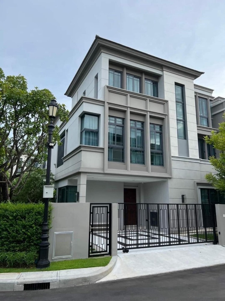 For SaleHousePattanakan, Srinakarin : House for Sale near Mega Bangna and Airport