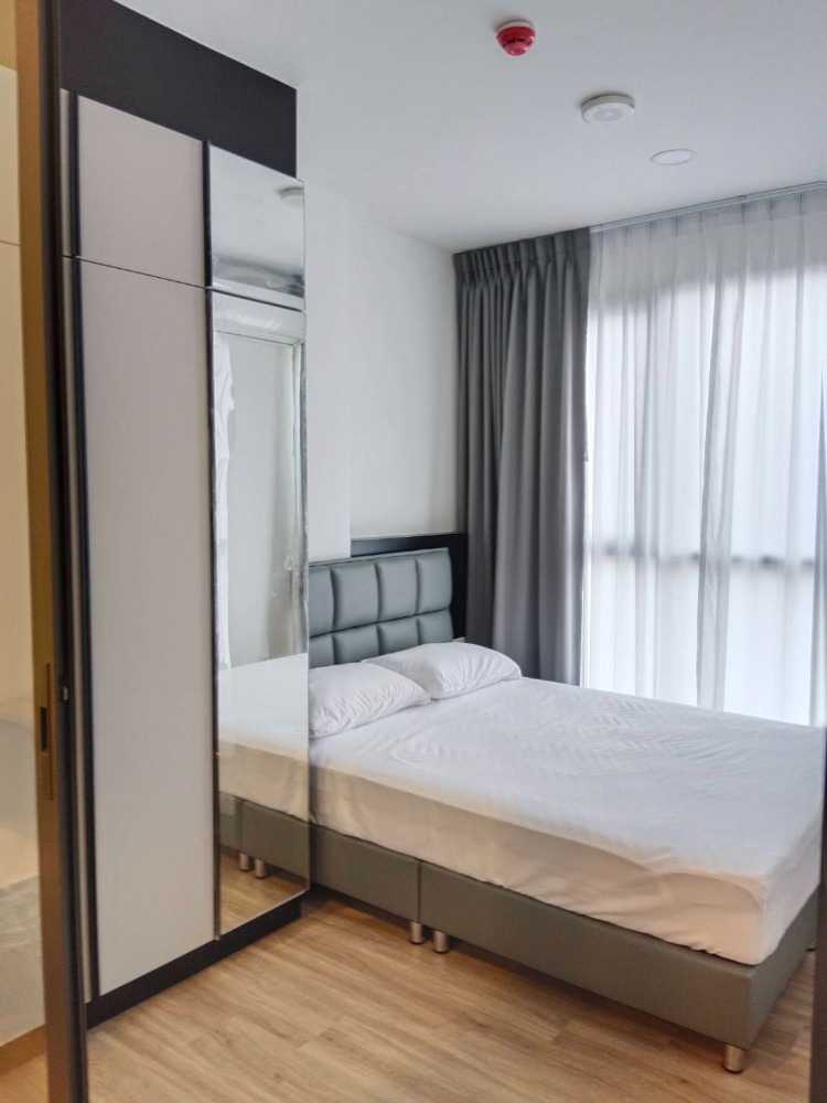 For RentCondoRatchadapisek, Huaikwang, Suttisan : For rent: The Stage Mindscape Ratchada-Huai Khwang, near MRT Huai Khwang (250 meters), 6th floor, same floor as the common area, large living room, comfortable for working.