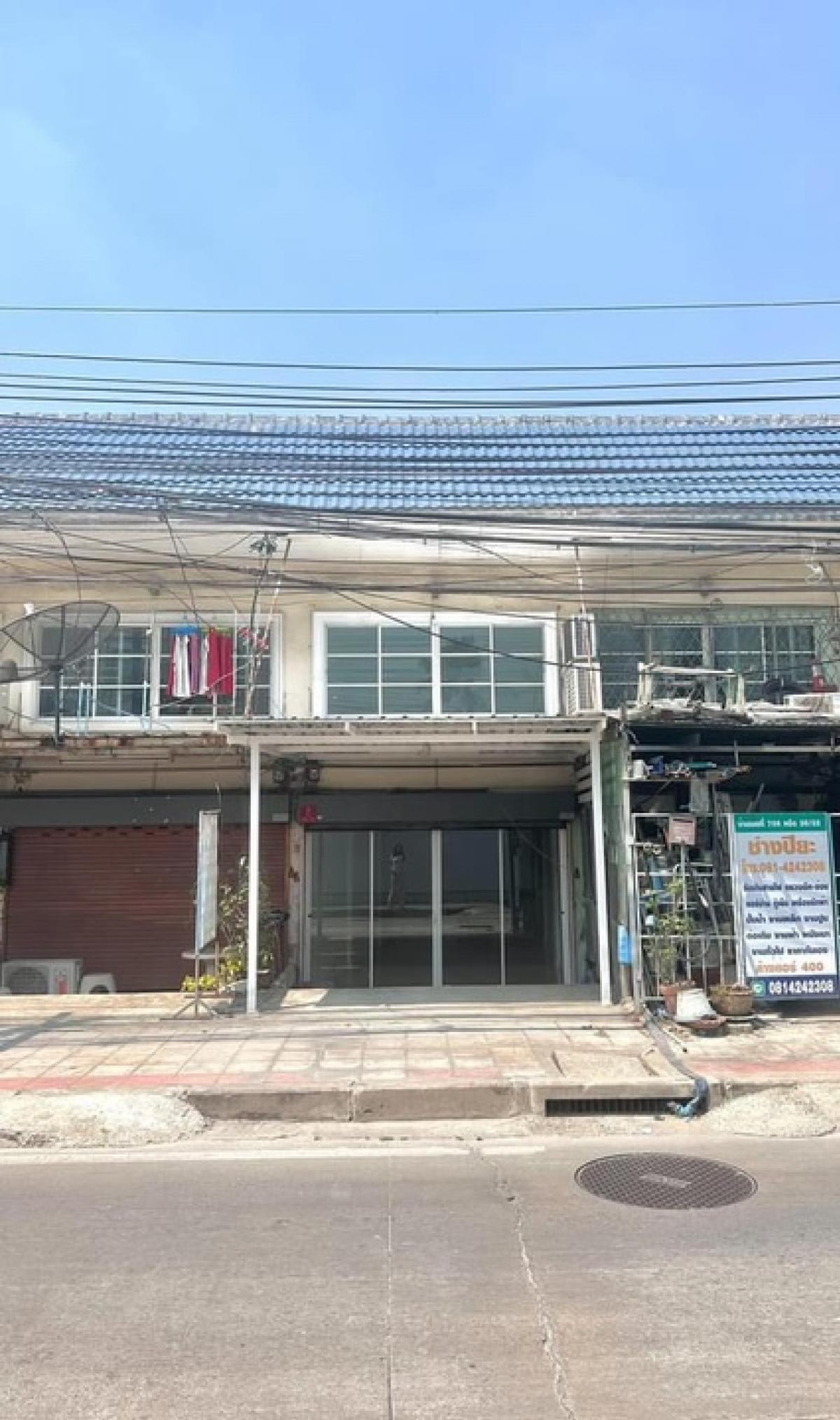 For RentShophouseBang kae, Phetkasem : Commercial building for rent, newly renovated, good location, on Bang Khae Road 14, suitable for business