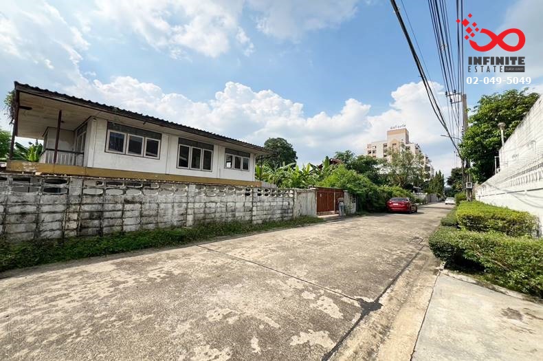 For SaleLandLadprao101, Happy Land, The Mall Bang Kapi : Land for sale with building, 111 square wah, Soi Lat Phrao 87, Lat Phrao Road