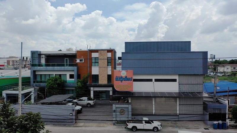 For SaleOfficePathum Thani,Rangsit, Thammasat : For sale: office building with warehouse, cold storage, Thai Market, Aiyara Market, Khlong Nueng Subdistrict, Khlong Luang District, Pathum Thani, ready to continue business, located in a major wholesale area