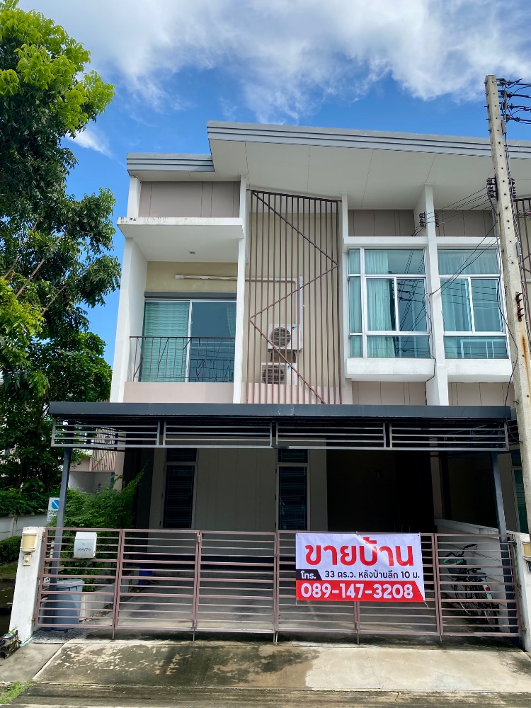 For SaleTownhousePathum Thani,Rangsit, Thammasat : (Owner selling) Habitatown Tiwanon, corner house, 33 sq m., back of house 10 meters deep, main road, no need to enter an alley