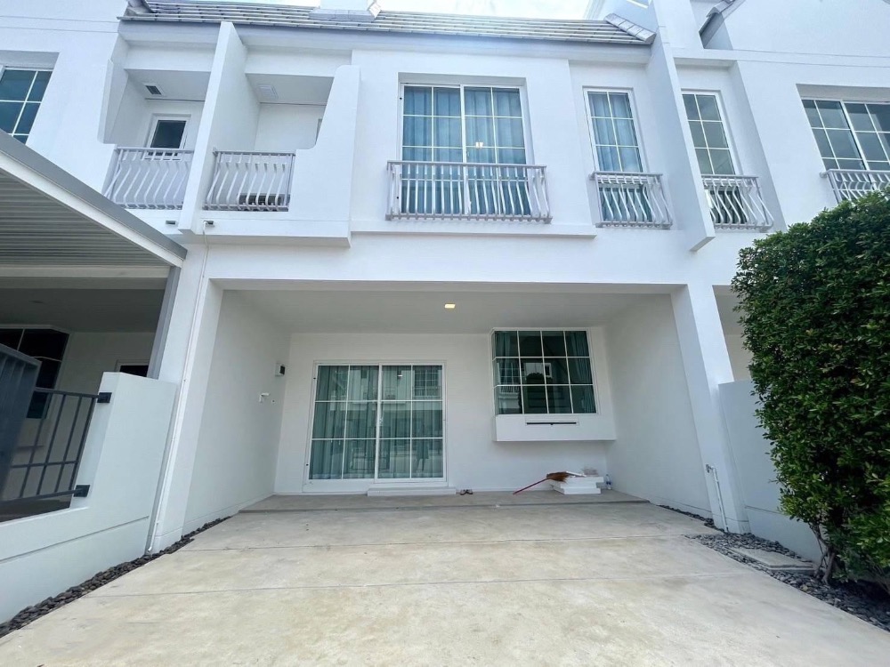 For RentHouseBangna, Bearing, Lasalle : Townhouse for rent Villaggio 3 Srinakarin-Bangna km.7, new house, near Mega Bangna