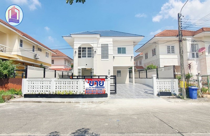 For SaleHouseSamut Prakan,Samrong : For sale: 2-storey detached house, Lalin in the Park, Wongwaen-Theparak (Soi Mangkon), Mueang Samut Prakan, Samut Prakan Province