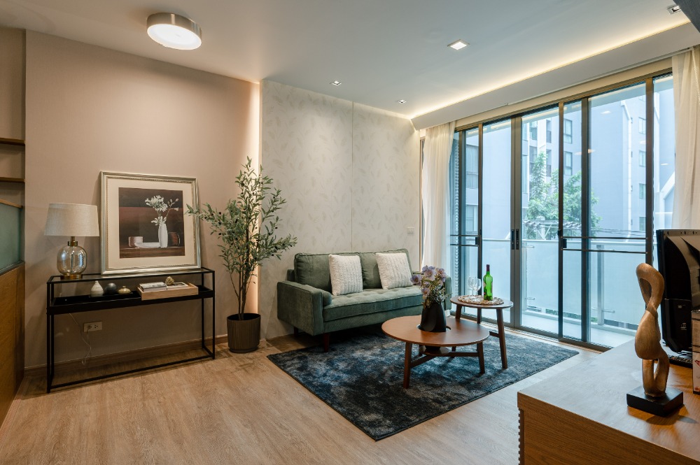 For SaleCondoSukhumvit, Asoke, Thonglor : Issara Sukhumvit 42, 2 Bedroom 78.28 sq.m. near BTS Ekkamai 500 m. | You can make an appointment to view the project at any time 0856629953