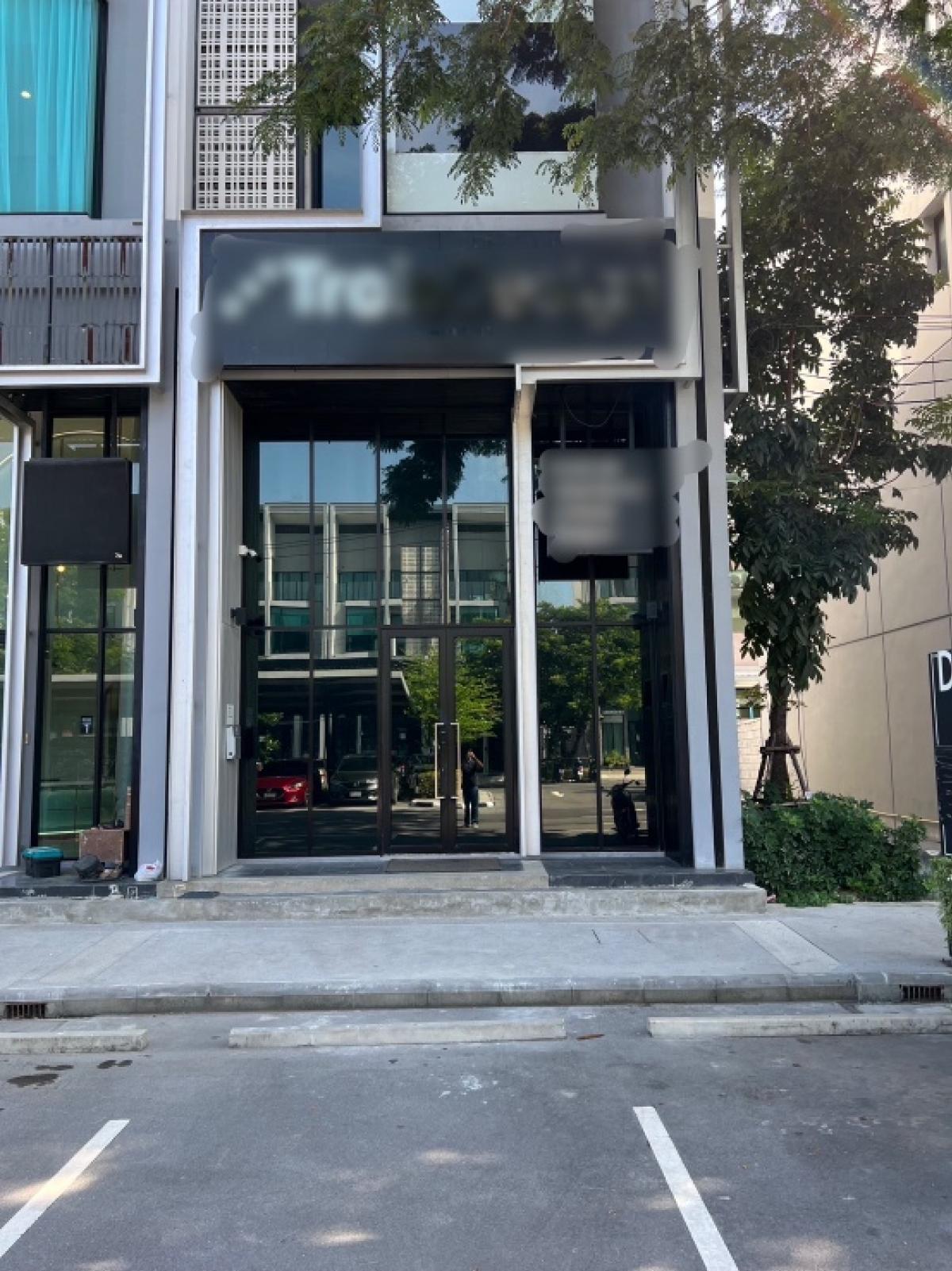 For RentHome OfficeBangna, Bearing, Lasalle : #For rent #Home office #Cascade Bangna 3.5-storey building, beautifully decorated, ready to use, 1 room, corner room, lots of parking in the project to support business.