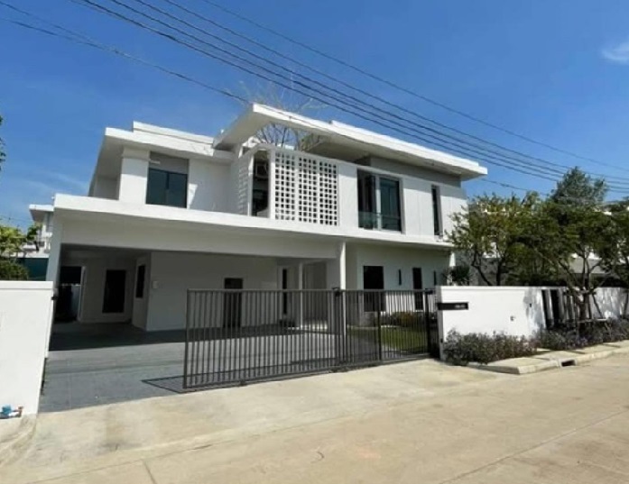 For RentHouseOnnut, Udomsuk : For Rent, 2-storey detached house for rent, Manthana Village, Bangna, Km.15, very beautiful house with swimming pool in the house / fully furnished, Fully Furnished / near Mega Bangna, near Suvarnabhumi Airport / residential / Chinese Welcome