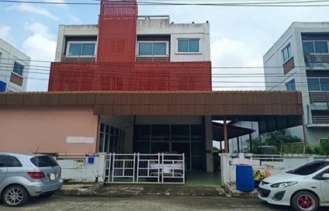 For SaleFactoryPathum Thani,Rangsit, Thammasat : Cosmetic factory for sale with office, 140 sq.wa. Location: Lat Lum Kaew, Pathum Thani, on the main road Kanchanaphisek, west side.