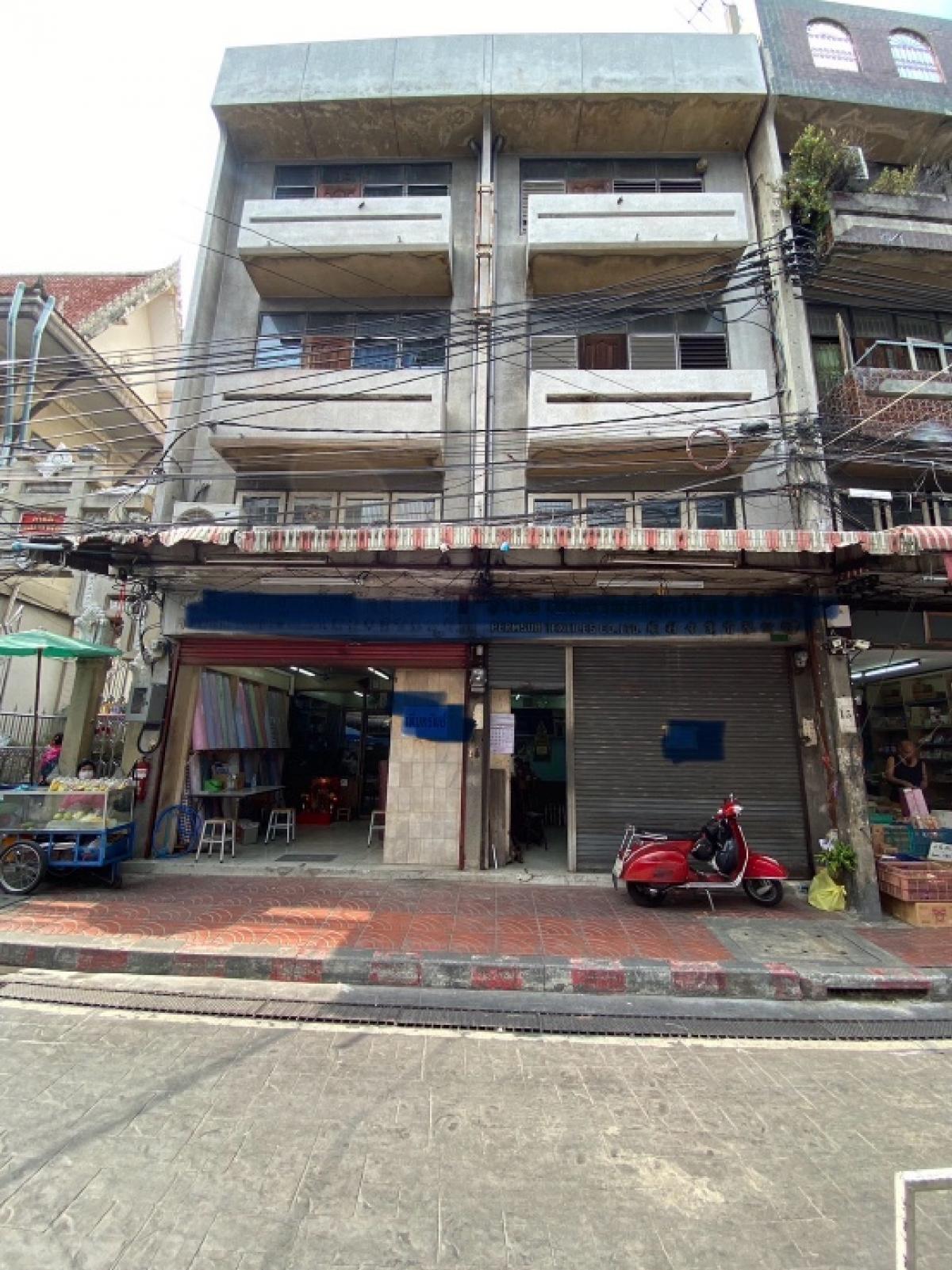 For RentShop HouseYaowarat, Banglamphu : 📢👇Start up business at China Town Yaowarat , 5-story building with in-house lift