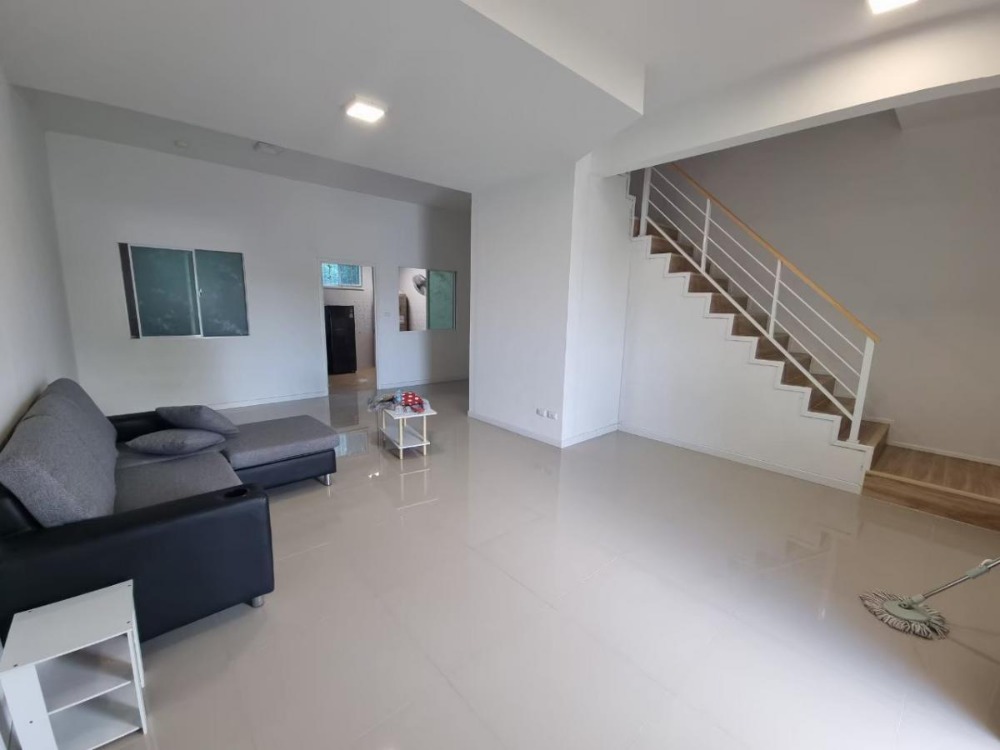 For RentTownhousePathum Thani,Rangsit, Thammasat : Vacant house for rent, 3 bedrooms, 2 bathrooms, 4 parking spaces