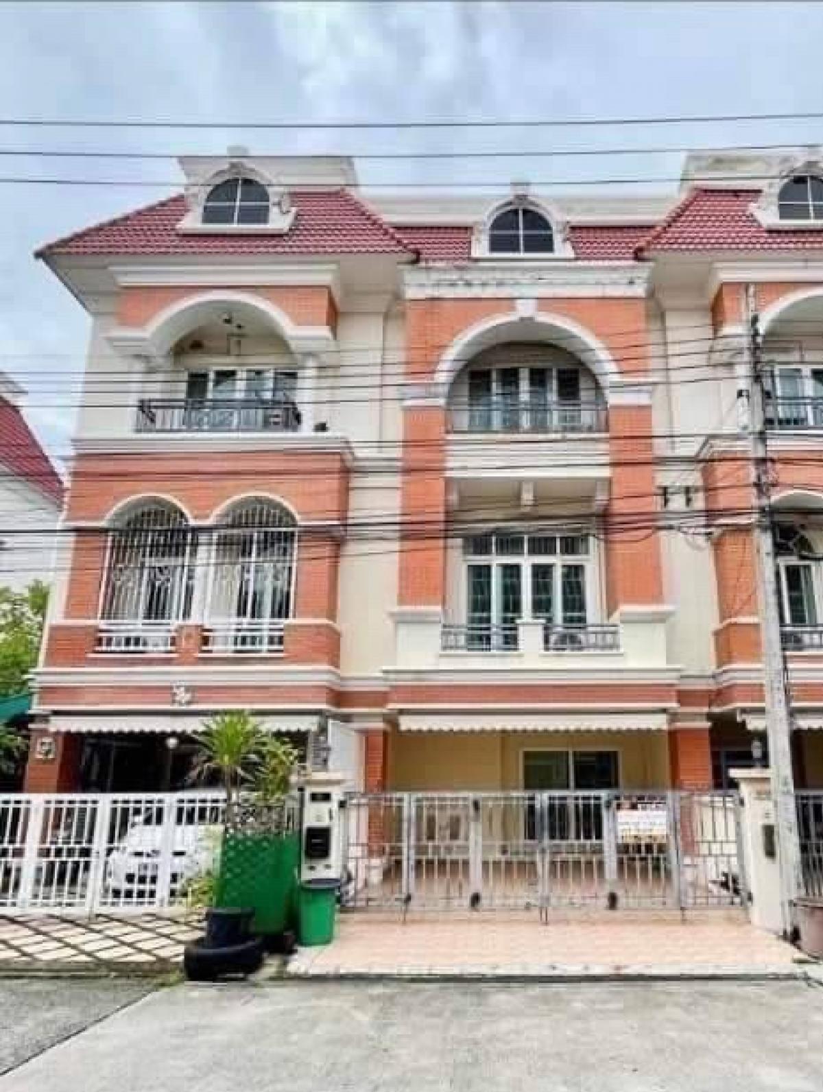 For RentTownhouseYothinpattana,CDC : 💗 <For rent> 3-storey townhouse, Casa City Sukonthasawat Village, 3 bedrooms, 4 bathrooms, 2 parking spaces💗