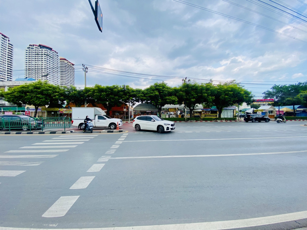 For SaleLandPattanakan, Srinakarin : Land for sale, on the road, Phatthanakan, size 1 rai 3 ngan 42 sq wa, near MRT