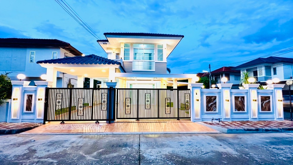 For SaleHouseSriracha Laem Chabang Ban Bueng : Sriracha detached house, Soi Ansamchan School, decorated in a simple, luxurious style, looks expensive, ready to move in