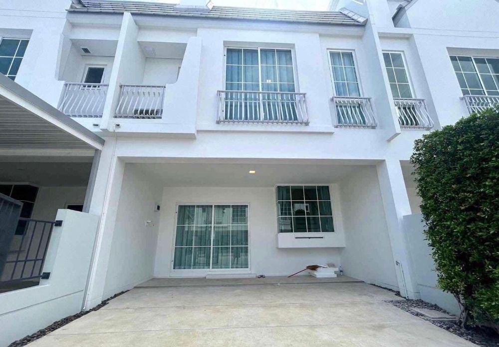 ให้เช่าทาวน์เฮ้าส์/ทาวน์โฮมบางนา แบริ่ง ลาซาล : Townhome 3 beds close Mega Bangna