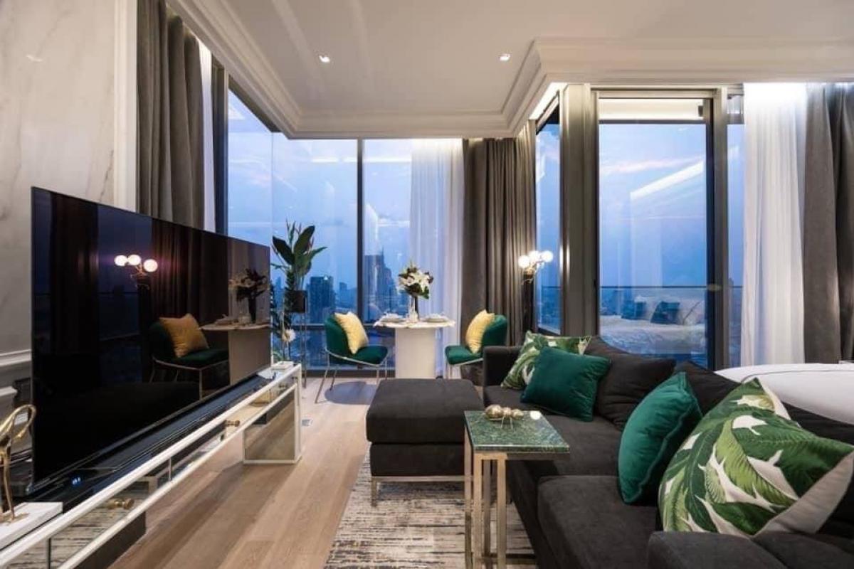 For RentCondoSilom, Saladaeng, Bangrak : 💥DON’T MISS 💥 Luxurious condo in the heart of Silom, beautifully decorated, ready to move in, 1 bedroom, 1 bathroom, with bathtub, size 50 sq.m., 40th floor, open view, facing east, beautifully decorated, fully furnished, ready to move in