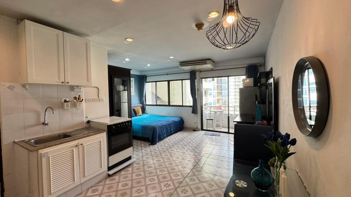 For RentCondoSukhumvit, Asoke, Thonglor : 📣 < Condo for rent >Saranjai Mansion - Studio Condo, 🚝 just a 3-minute walk to BTS Nana 🏙️