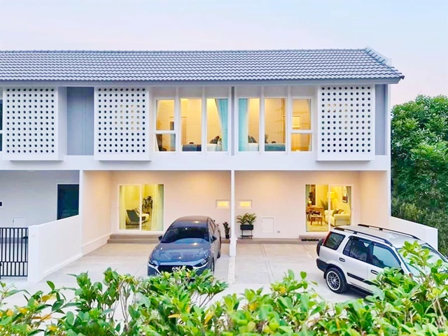 For RentTownhousePathum Thani,Rangsit, Thammasat : Near Thammasat Rangsit 2.49 km. Bangkok University 2-storey townhouse for rent 20sq.wa. 3bed 3 bath