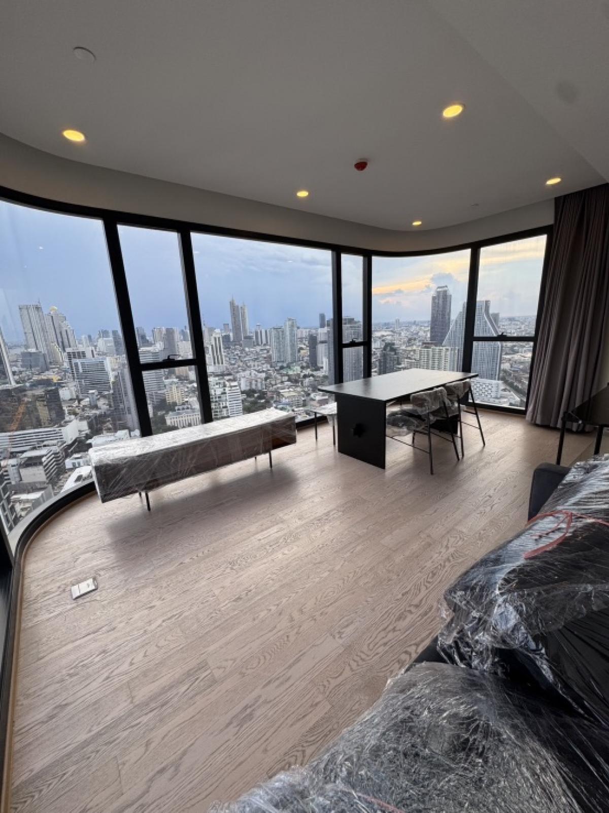 For SaleCondoSiam Paragon ,Chulalongkorn,Samyan : Sale, Ashton Chula-Silom Condo, near Chula, near MRT Samyan, 2 bedrooms, 1 bathroom, Icon Siam view, size 57 sq m, 96% new condition, selling for only 14,320,000 baht, loss, including all transfers, interested, make an appointment to see 062-6562896 Ray, 