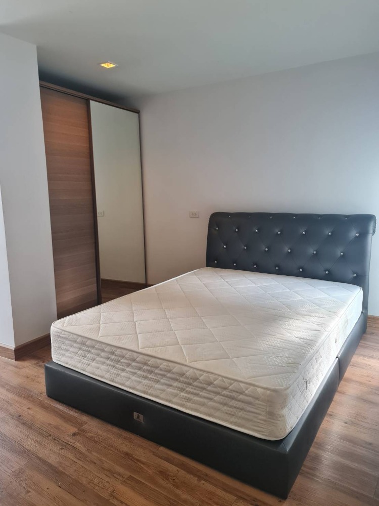 For SaleCondoRatchadapisek, Huaikwang, Suttisan : Urgent!!!! For sale 2 bedrooms, 1 bathroom, condo next to MRT Ratchada, selling with tenant, room always has tenants, yield 4%