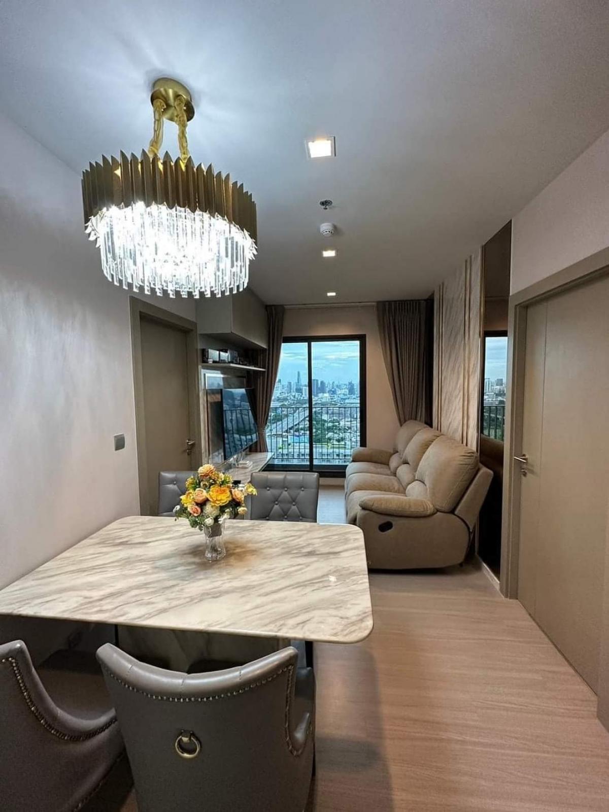 For RentCondoRama9, Petchburi, RCA : For rent: Life Asoke rama9, ready to move in, can drag luggage in immediately. Floor: 39 (beautiful view/beautiful room) Room Size: 46.5 sq.m. Room Type: 2 Bedroom (2 Bed 1 Bath) Closed kitchen Rental Price: 37k THB - Built in every room with jaz sofa and