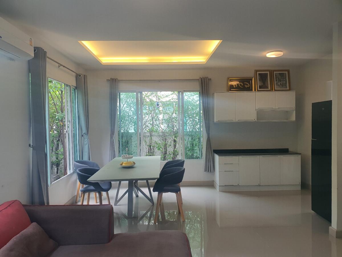 For RentHousePhutthamonthon, Salaya : Single house for rent, good location, Salaya area, travel only 10 minutes to Mahidol University, Salaya. Project name: Iconature Salaya Iconature Salaya is in Forre Village, Salaya. Brand house from Prinsiri for rent with furniture, electrical appliances