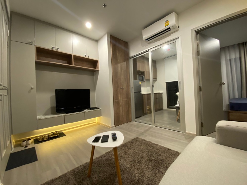 For RentCondoPinklao, Charansanitwong : For rent: The Parkland Charan-Pinklao (The Parkland Charan-Pinklao) next to the MRT Bang Yi Khan Station, 0 meters away.