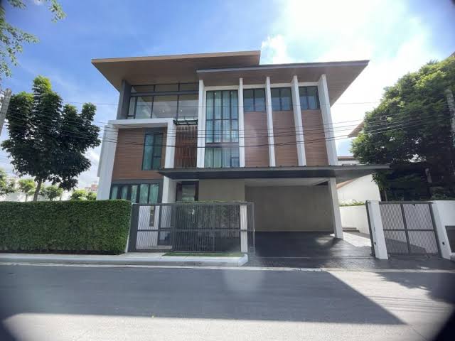 ให้เช่าบ้านพัฒนาการ ศรีนครินทร์ : For Rent: Detached House 2 Storeys, The Ava Residence, 3 Bedrooms with walk-in closet /4 Bathrooms *Fully Furnished* Ready to move in