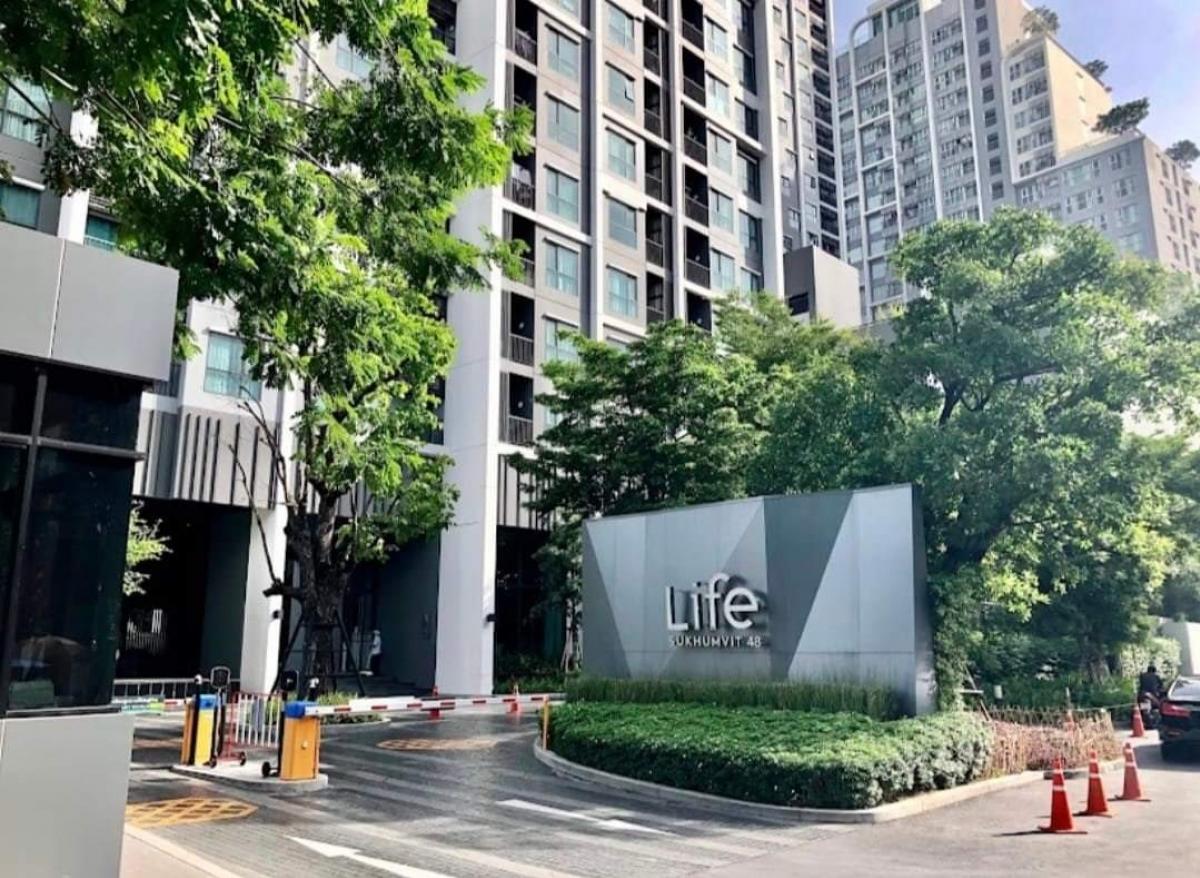 For RentCondoOnnut, Udomsuk : 🎏🪅Condo Life Sukumvit 48🪅🎏 Accepting reservations through the owner, ready to move in on November 1st🚇Near BTS Phra Khanong 600 meters, 1-year lease, 15,000 baht/month, 2-month deposit, 1 month in advance, room details, size 30 sq m., 28th floor, Building