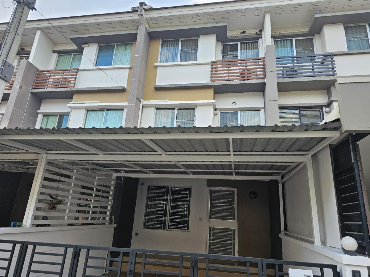 For SaleTownhouseLadkrabang, Suwannaphum Airport : For sale, 3-storey townhouse, Town Plus On Nut - Soi Lat Krabang