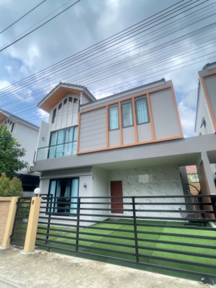 For SaleHousePathum Thani,Rangsit, Thammasat : For sale: semi-detached house, Prime Square Rangsit, Khlong 2, Soi Bongkot 14 (near Bangkok University Rangsit)