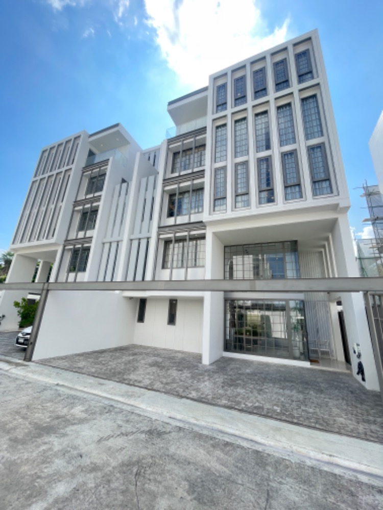 For SaleTownhouseLadprao101, Happy Land, The Mall Bang Kapi : For sale, luxury townhome, 𝗕𝗮𝗻 𝗨 𝗖𝗵𝗮𝗿𝗼𝗲𝗻 𝗧𝗼𝘄𝗻 𝗶𝗻 𝗧𝗼𝘄𝗻 4.5 floors, can be used as an office, location in the city