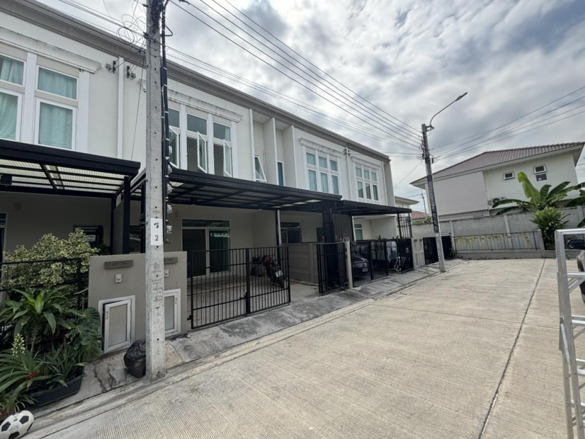 For RentTownhouseRathburana, Suksawat : 🔥For rent/sale, townhouse, Gusto Village, Suk Sawat-Pracha Uthit, Pracha Uthit-Wat Khu Sang Road ❣️House available on November 10, 2024🔥 Rent: 11,000/month, 1-year contract, 1 month in advance, 2-month security deposit✨ Sale: 3.2 million baht 💚 Tel/line: 