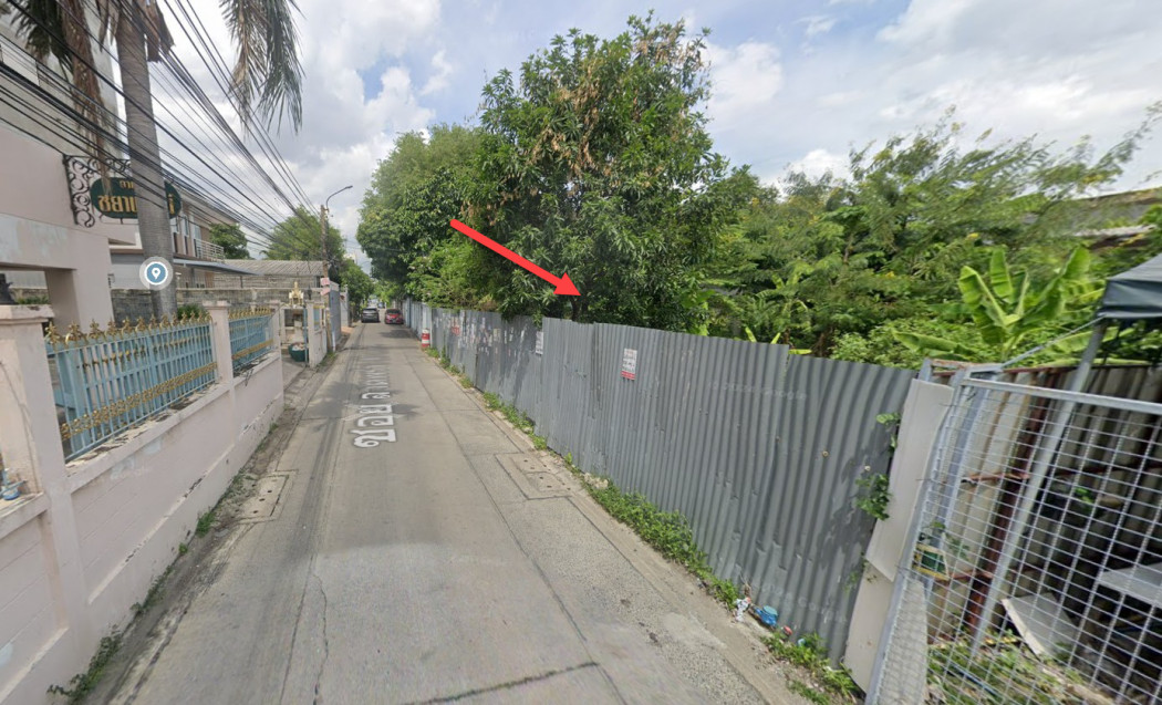 For SaleLandRamkhamhaeng, Hua Mak : Land for sale near the BTS station, Soi Lat Phrao 80, Intersection 4, area 100 sq m.