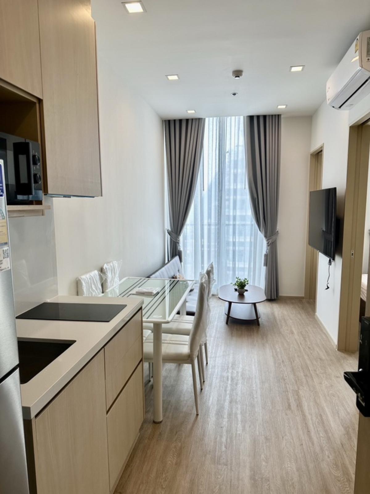 ให้เช่าคอนโดสุขุมวิท อโศก ทองหล่อ : NOBLE STATE 39Description🛌 1 Bedroom🚿 1 Bathroom🏬 31th Floor📏 Size 30 Sq.mRental price 28,000/monthTel. 0825877125 (คุณซัน)👉 line.me/ti/p/eklLUohzVL