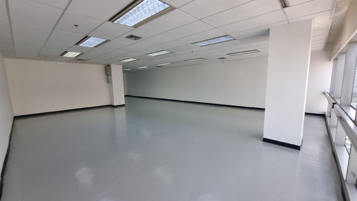 For RentOfficeSukhumvit, Asoke, Thonglor : [Asok] Office for rent, 25th floor, usable area 113 square meters, good condition, 625 baht/sq m. tng