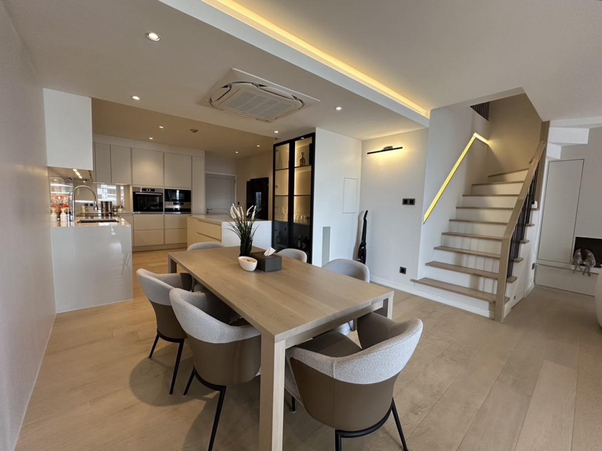 ให้เช่าคอนโดสุขุมวิท อโศก ทองหล่อ : 📢👇Rare item 3 beds duplex in Ekamai, just renovated, big balcony, unblocked view, near Donki mall and many popular restaurants and coffee shops