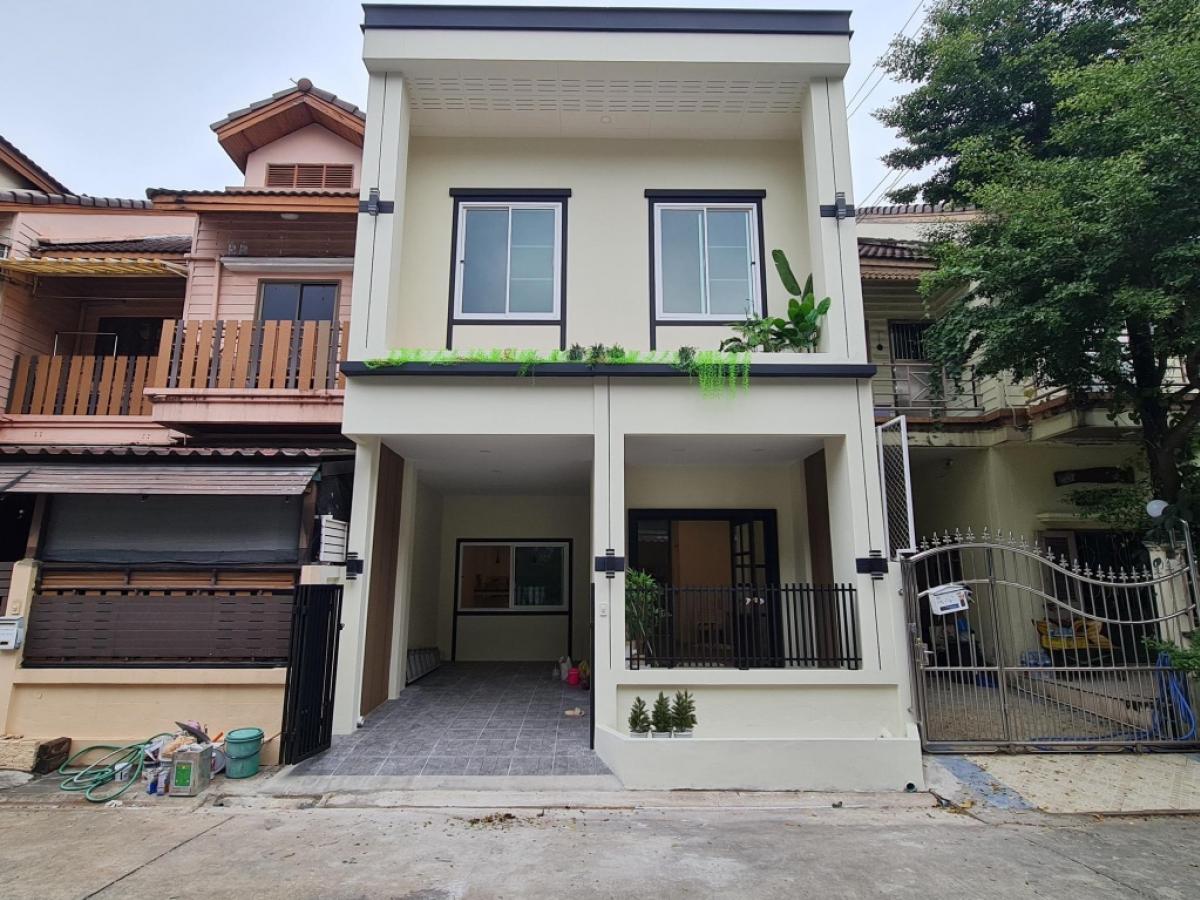 For SaleTownhouseKaset Nawamin,Ladplakao : For sale: Eua Pracha Village, Nawamin 56, newly renovated, beautifully decorated, ready to move in, very cheap price.