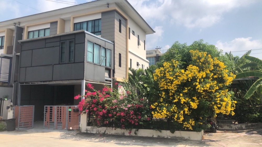 For SaleTownhomeLadkrabang, Suwannaphum Airport : The Connect Up3 - 3-storey townhouse, 59 wa, 170 sq m, corner plot, Chaloem Prakiat Rd., Rama 9, Soi 67, 3 bedrooms, 3 bathrooms, for rent 092-545-6151 (Tim)